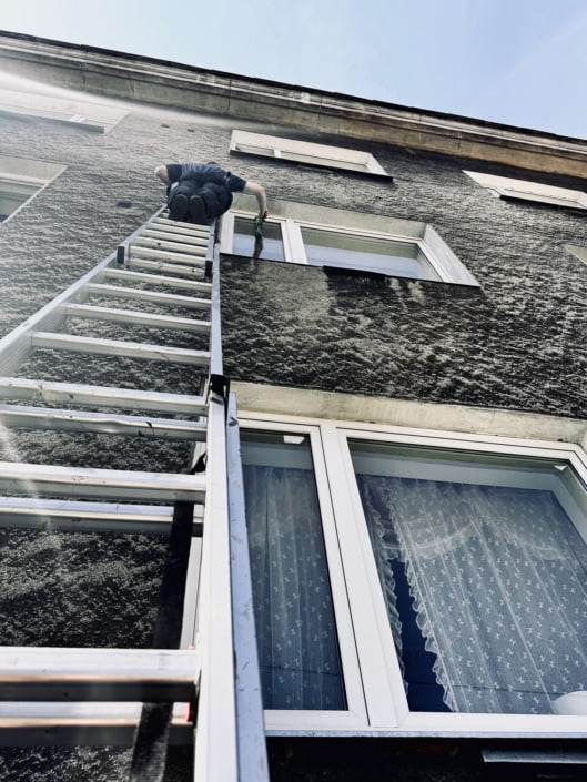 Teostame aknapesu väga erineva raskusastmega akendele, kevadine aknapesu, 2023
